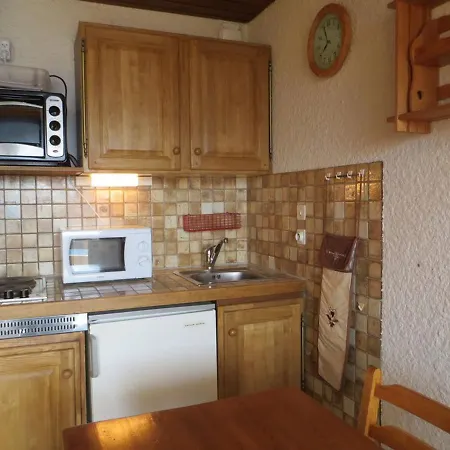 Au Pied Des Pistes Avec Balcon Et Parking - En Oisans *