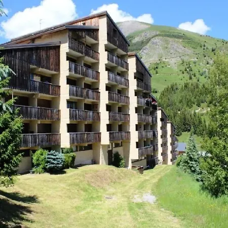 Au Pied Des Pistes Avec Balcon Et Parking - En Oisans Apartment